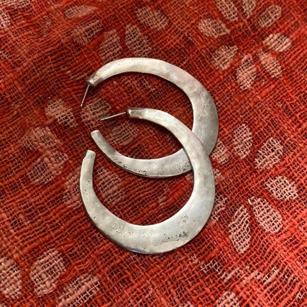 🎀 3 for $50 |  Silver-toned Hoop Earrings